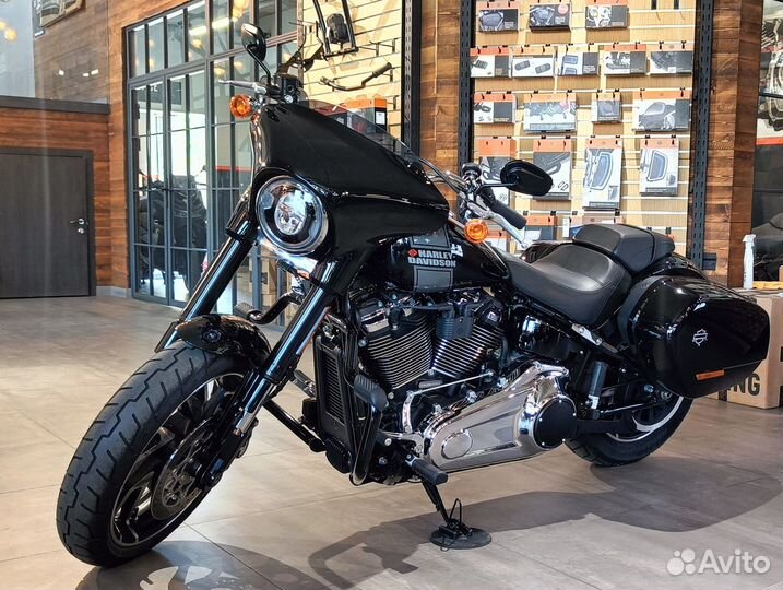Sport Glide Harley-Davidson Softail Vivid Black 20