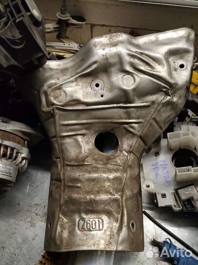 Теплозащита коллектора Mazda 3 bk 1.6