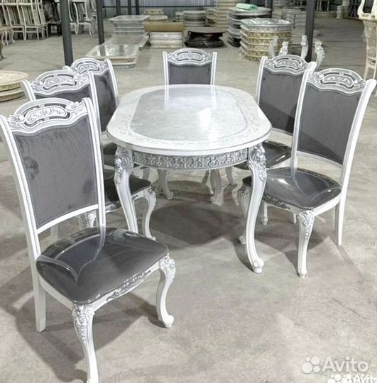 Столы и стулья