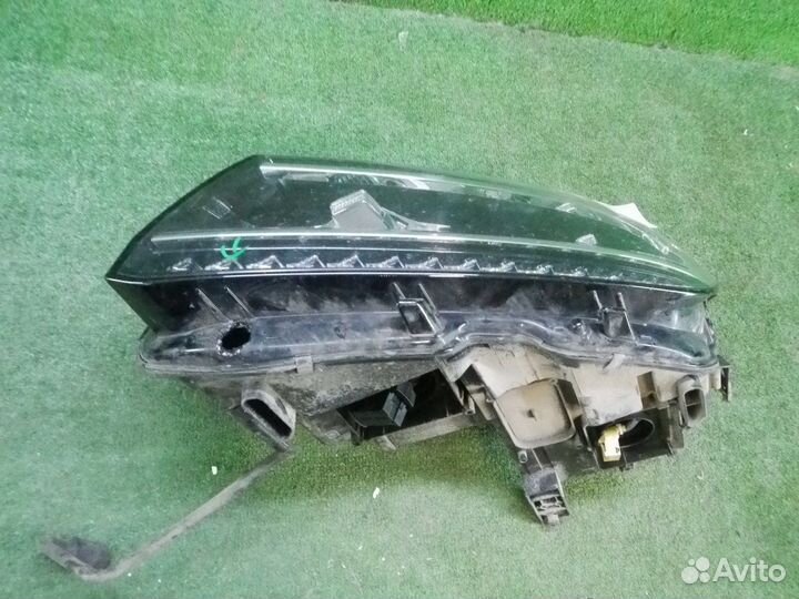 Фара левая Volkswagen Tiguan