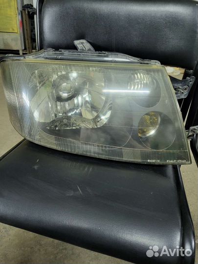 2 фары mitsubishi RVR