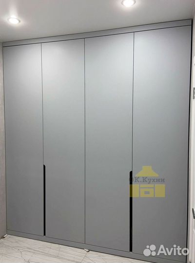 Распашной шкаф