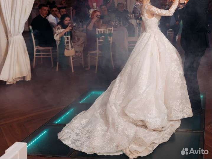 Свадебное платье 42-44 новое+шлейф Италия