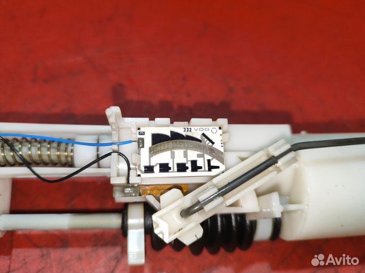 Датчик уровня топлива Volkswagen Passat B4