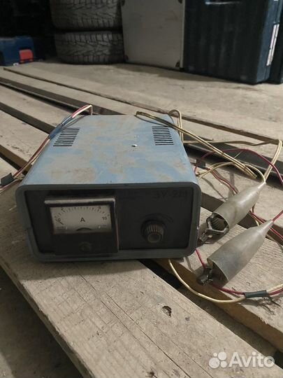 Зарядка для аккумулятора СССР