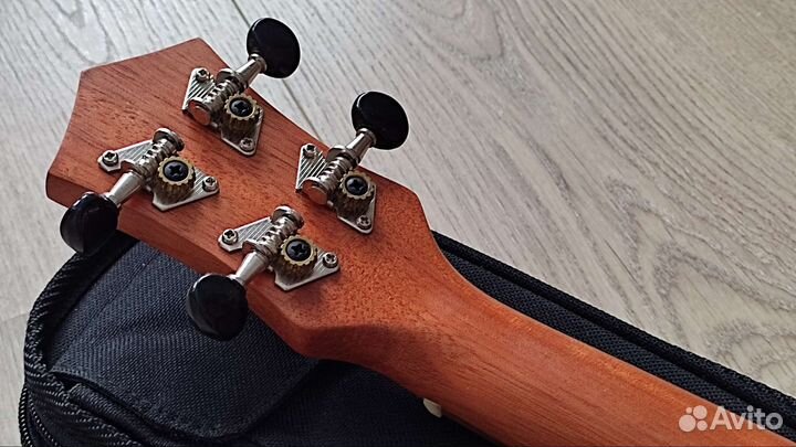 Новая электроукулеле 23
