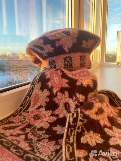 Берет с шарфом