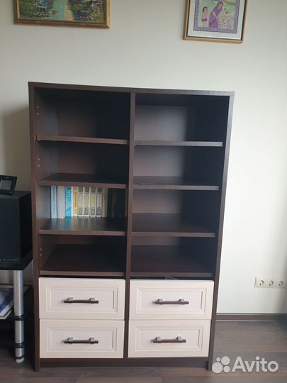 Книжный шкаф