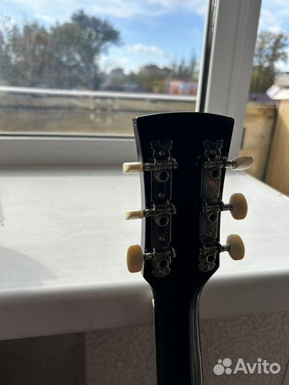 Акустическая гитара