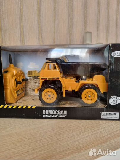 Экскаватор на радиоуправлении