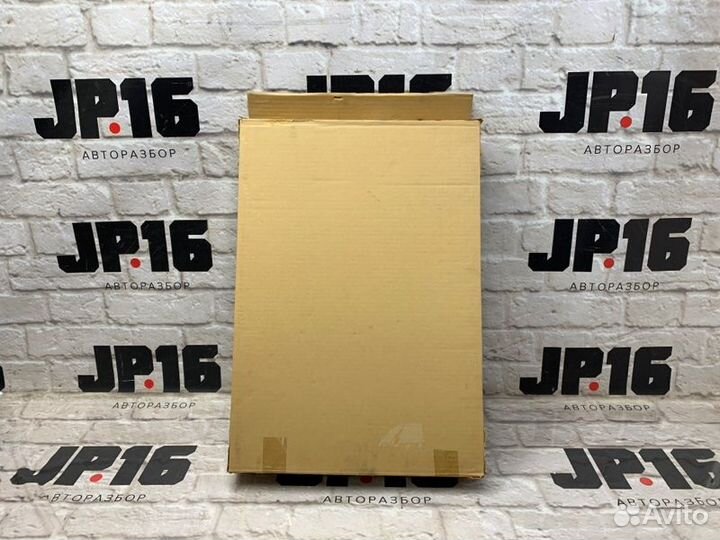 Крышка двигателя (декоративная) правая Infiniti