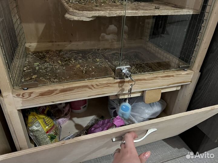 Продам клетку для шиншилл