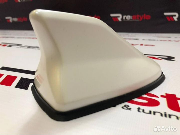 Антенна акулий плавник белый перламутр H104