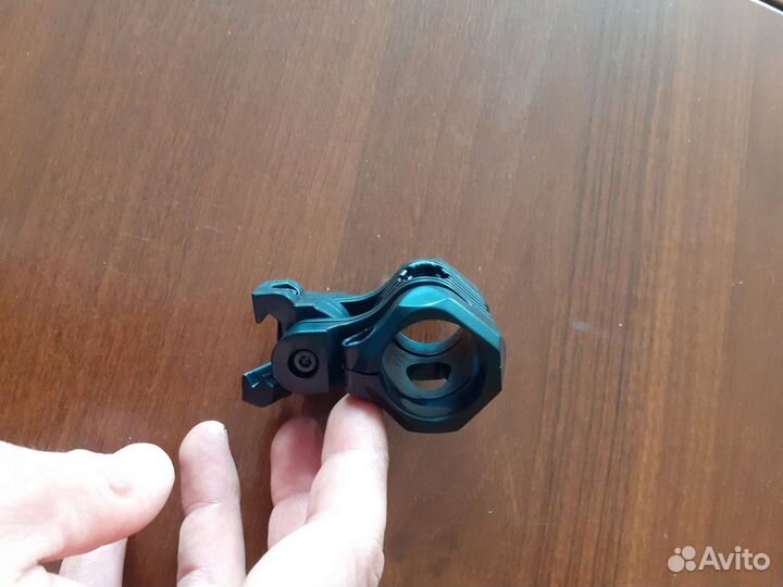 Крепление для подствольного фонаря