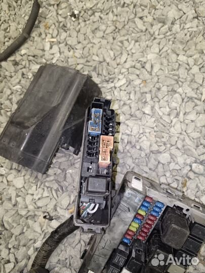 Блок предохранителей Nissan Skyline V35