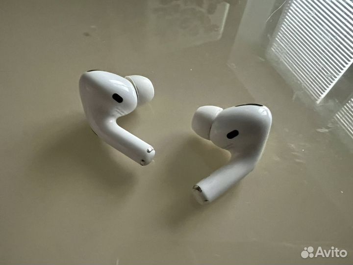 Airpods про