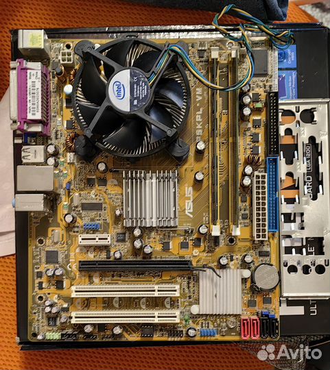 Материнская плата с процессором и памятью