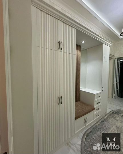 Шкаф распашной с зеркалом