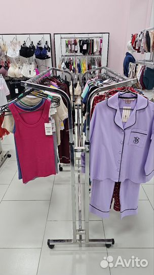 Стеллажи, стол кассовый (ресепшн)