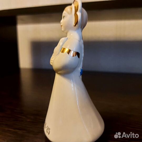 Фарфоровая статуэтка