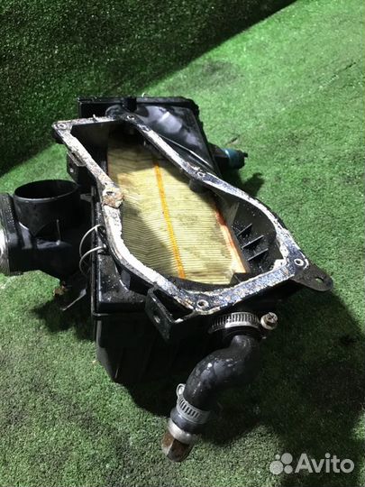 Корпус воздушного фильтра Audi 80 B3 JN 1.8 1990