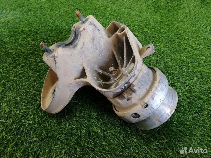 Кронштейн двигателя правый Audi A6 C6 AUK 2007