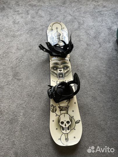 Сноуборд с креплениями