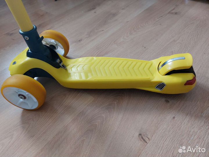 Самокат black aqua со светящ. колёсами