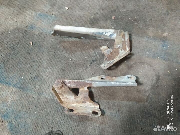 Петли капота Nissan Maxima A32