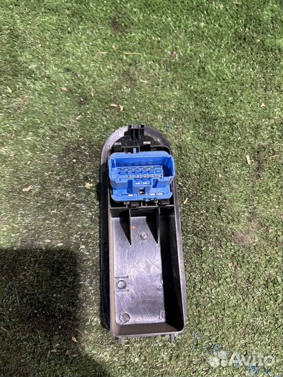 Блок стеклоподъемников duster 2014