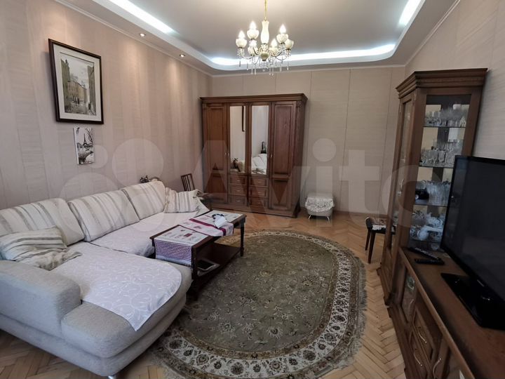 2-к. квартира, 70 м², 3/10 эт.