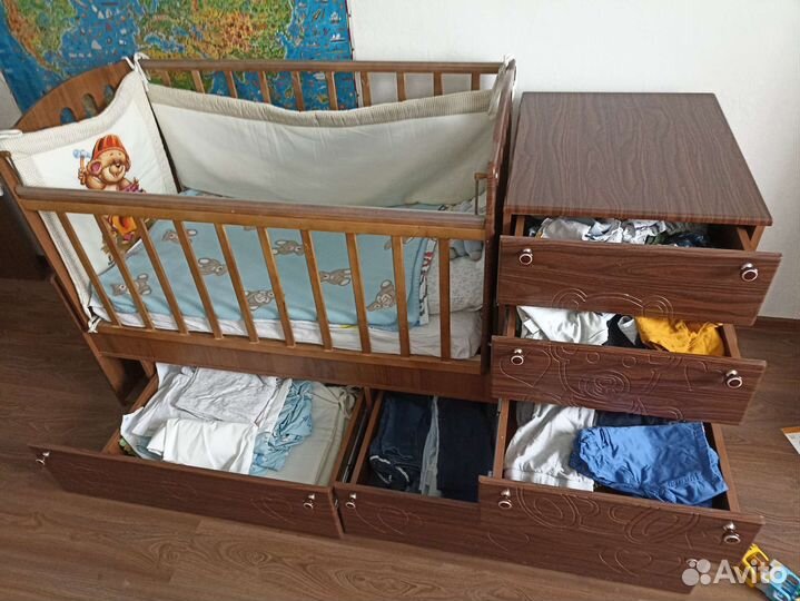 Детская кроватка с маятником Daka