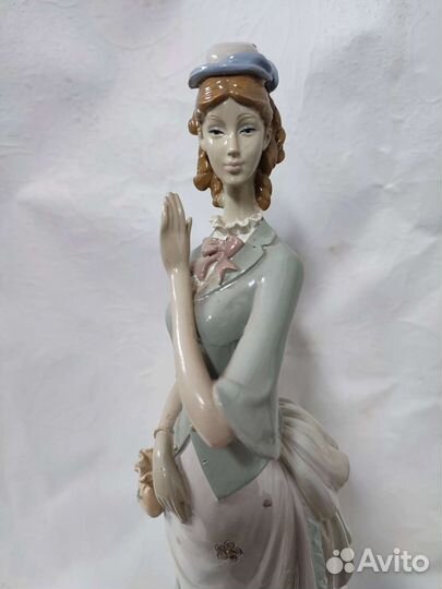Статуэтка Дама в шляпке
