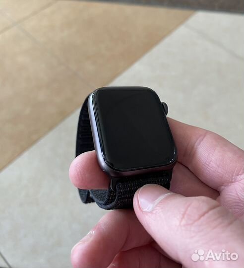 Продам Apple watch se44 mm
