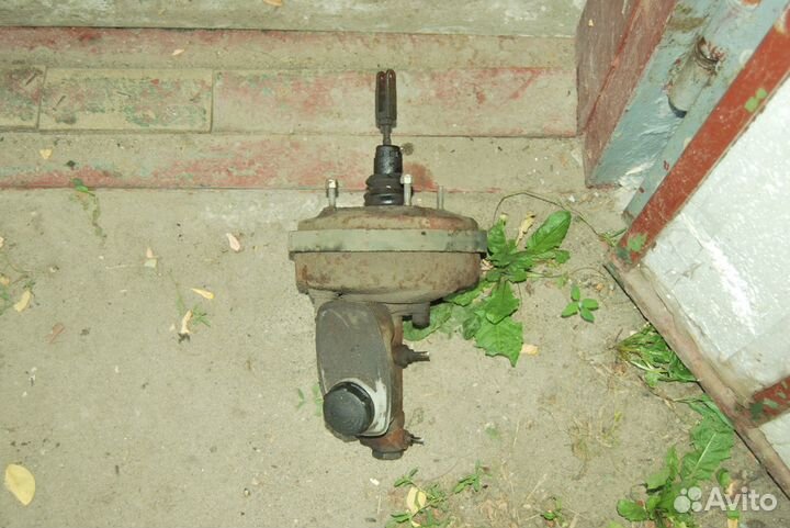 Вакуумный усилитель тормозов москвич