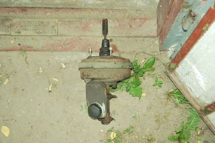 Вакуумный усилитель тормозов москвич