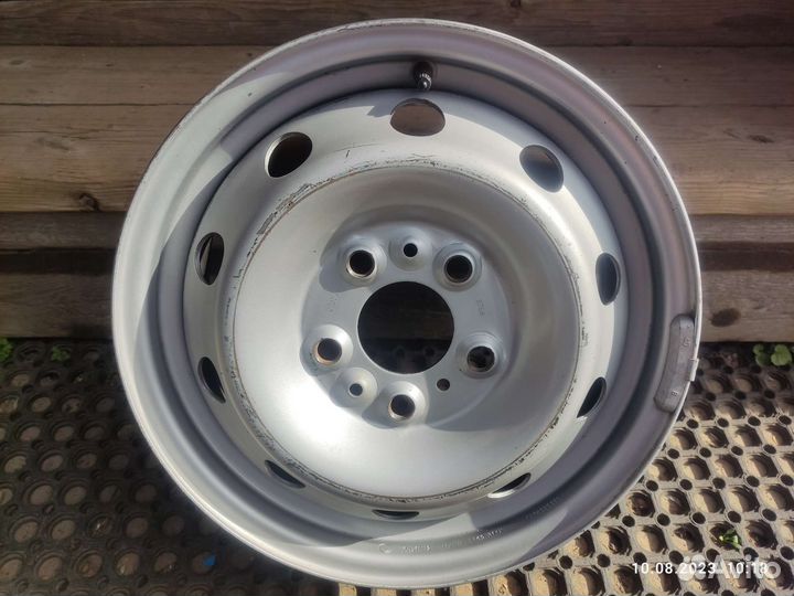 Штампованный диск r16