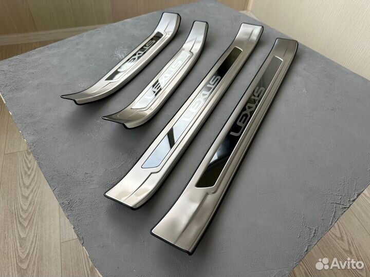 Lexus NX200 (2014-2021) накладки на пороги