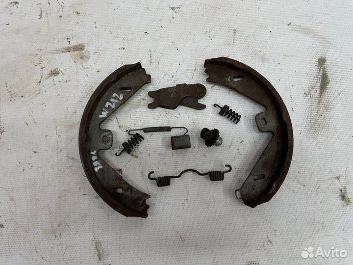 Механизм стояночного тормоза задний левый