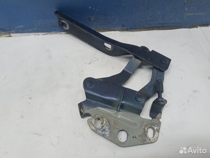 Петля капота левая Volkswagen Passat B7 2016