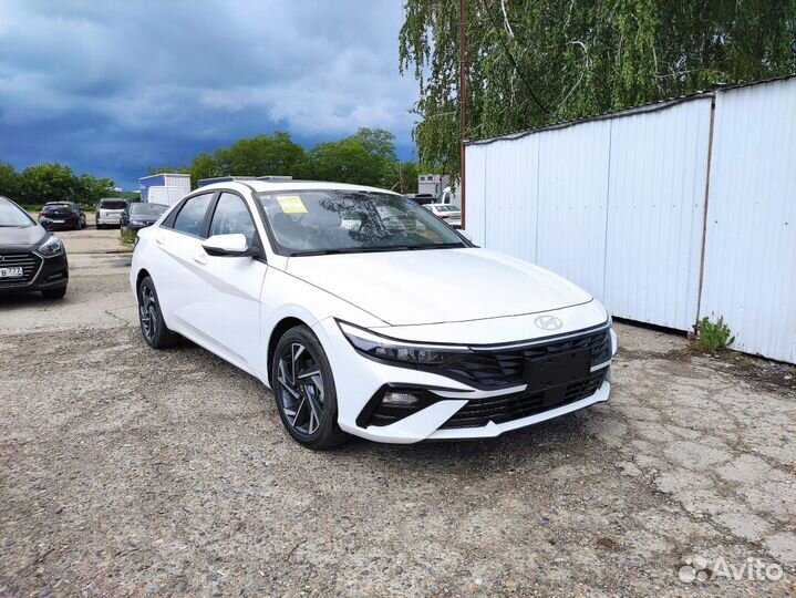 Hyundai Elantra 1.5 CVT, 2023, 60 км