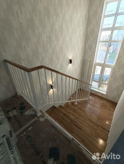 Лестница с площадкой на второй этаж