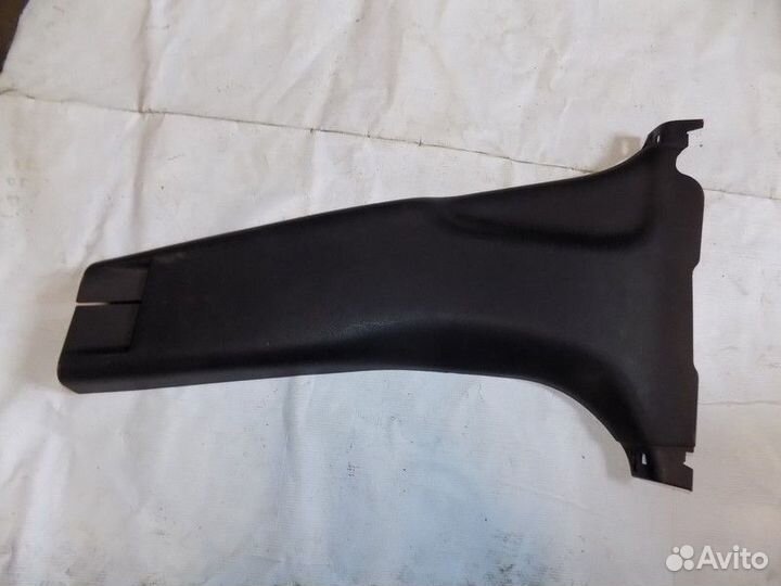 Обшивка стойки Juke (F15) 2011