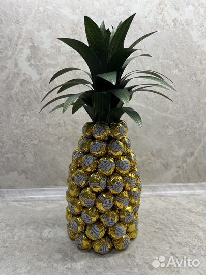 Ананас из конфет