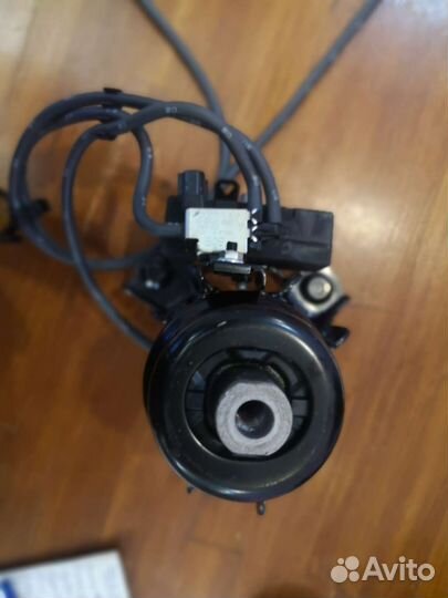 Подушка опора двигателя Toyota Camry v70 Rav4 50