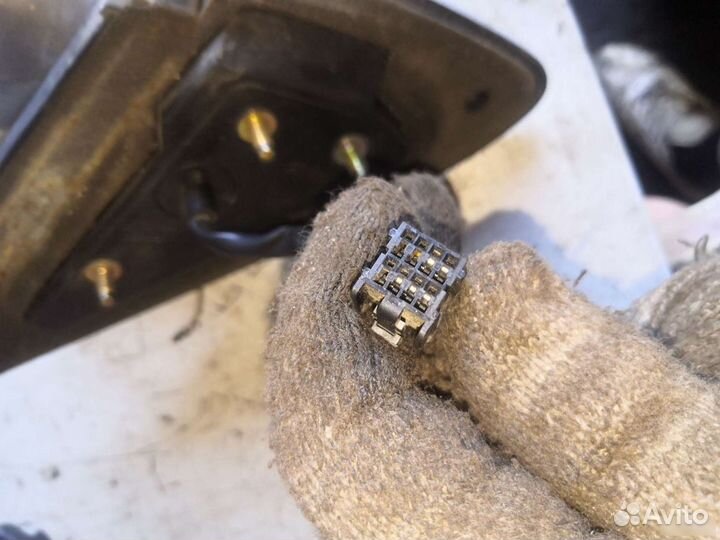 Правое зеркало Nissan almera classic