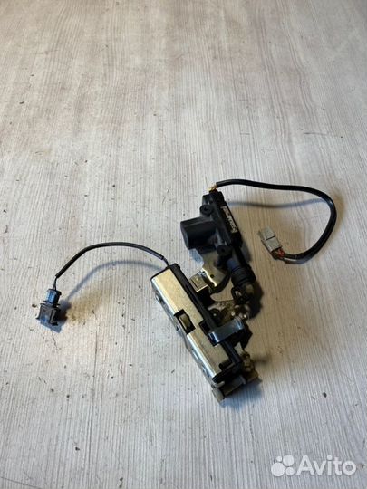 Замок двери задний левый Chevrolet Niva