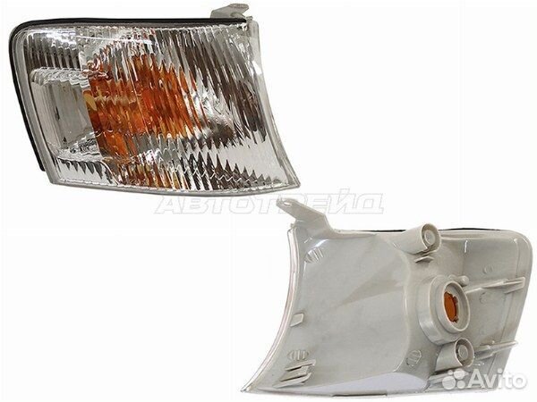 Габарит toyota chaser 96-01 RH белый
