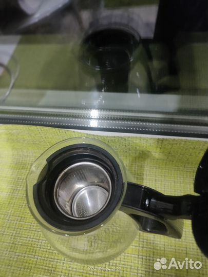 Чайник, вазы круглые