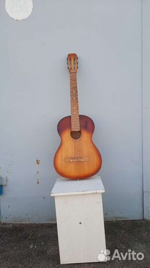 Гитара шестиструнная производства СССР